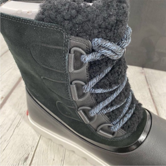 Sorel boots - Picture 2 of 6
